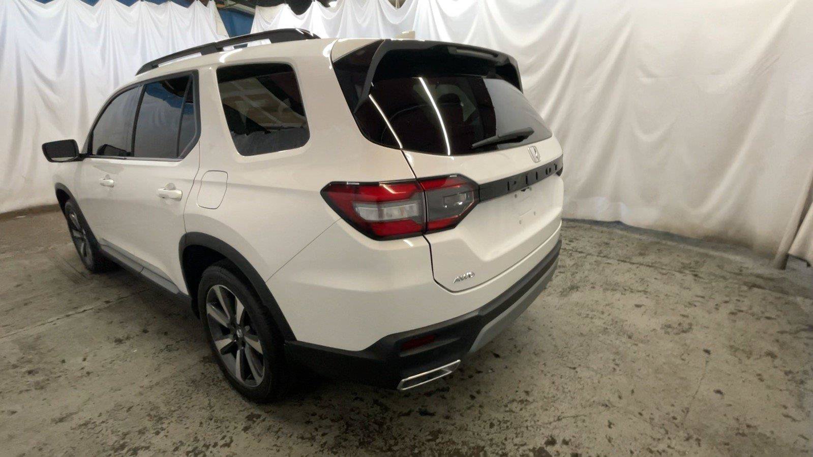 Used 2025 Honda Pilot Elite image 8
