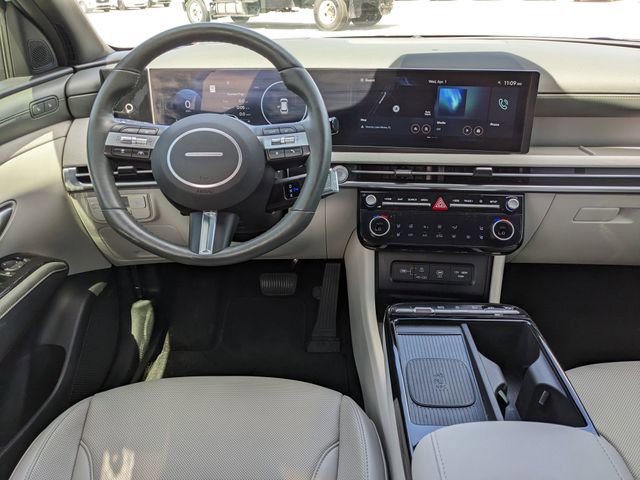 Used 2025 Hyundai Tucson Limited image 16