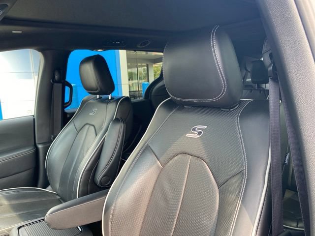 Used 2025 Chrysler Pacifica Limited FWD image 17