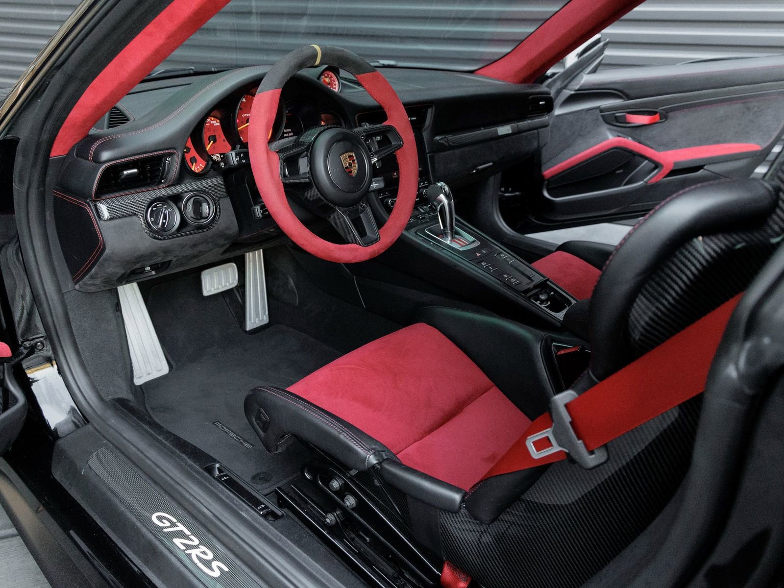 Used 2018 Porsche 911 GT2 RS image 4