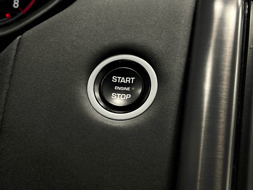 Used 2020 Land Rover Discovery Landmark image 23