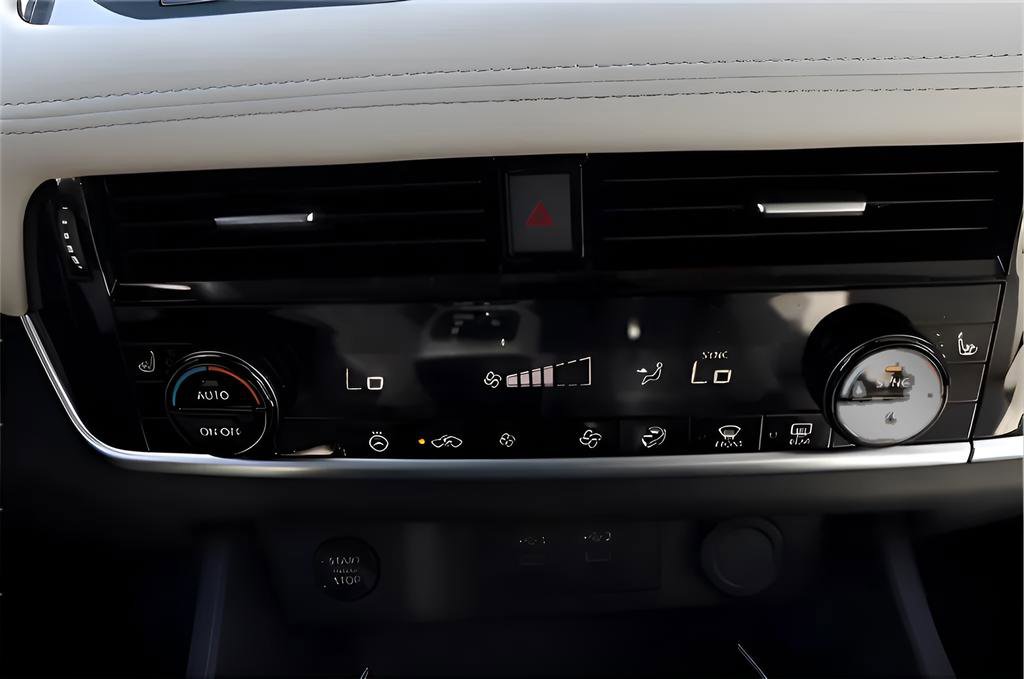 Used 2024 Nissan Rogue SL image 10