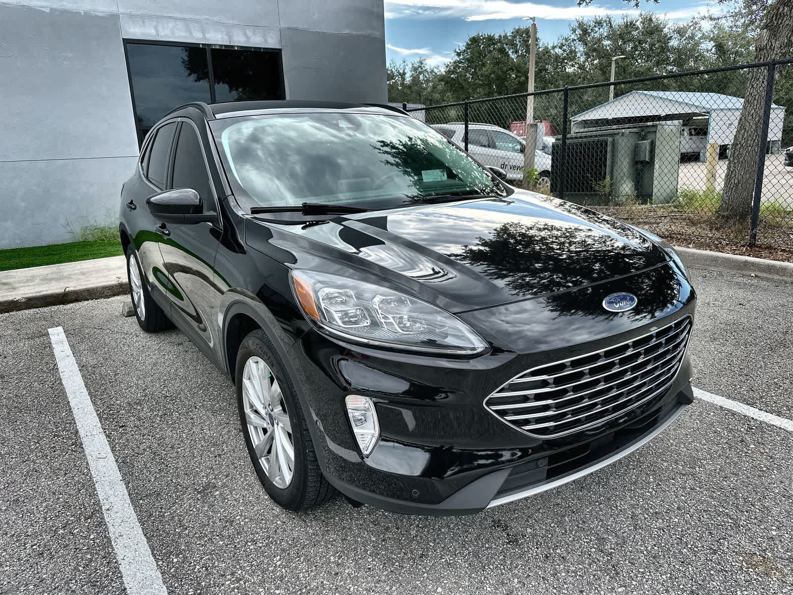 Used 2022 Ford Escape Titanium w/ Titanium Elite Package AWD/4WD image 11