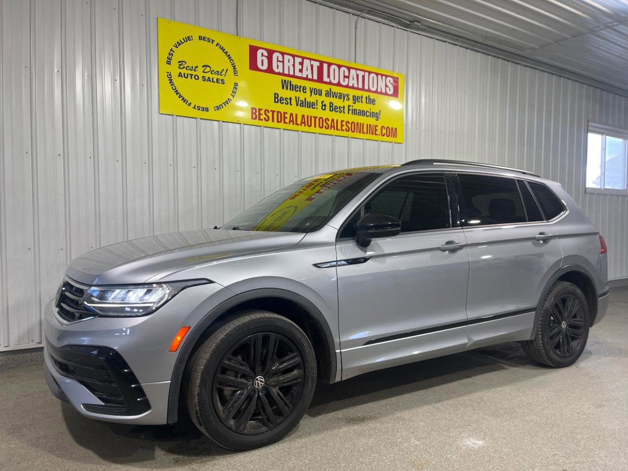 Used 2022 Volkswagen Tiguan SE R-Line image 1