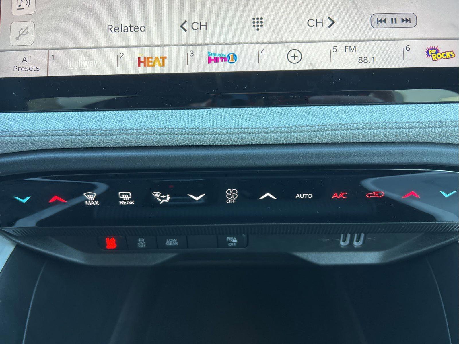 New 2026 Jeep Cherokee Laredo image 28