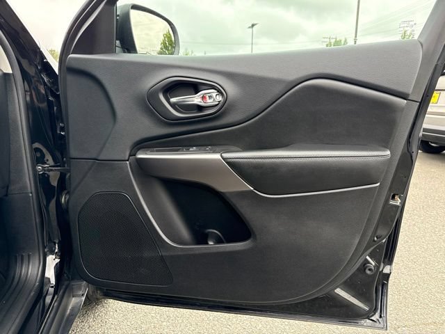 Used 2019 Jeep Cherokee Latitude w/ Popular Appearance Group AWD/4WD image 11