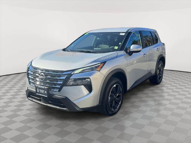 Used 2024 Nissan Rogue SV AWD/4WD image 3