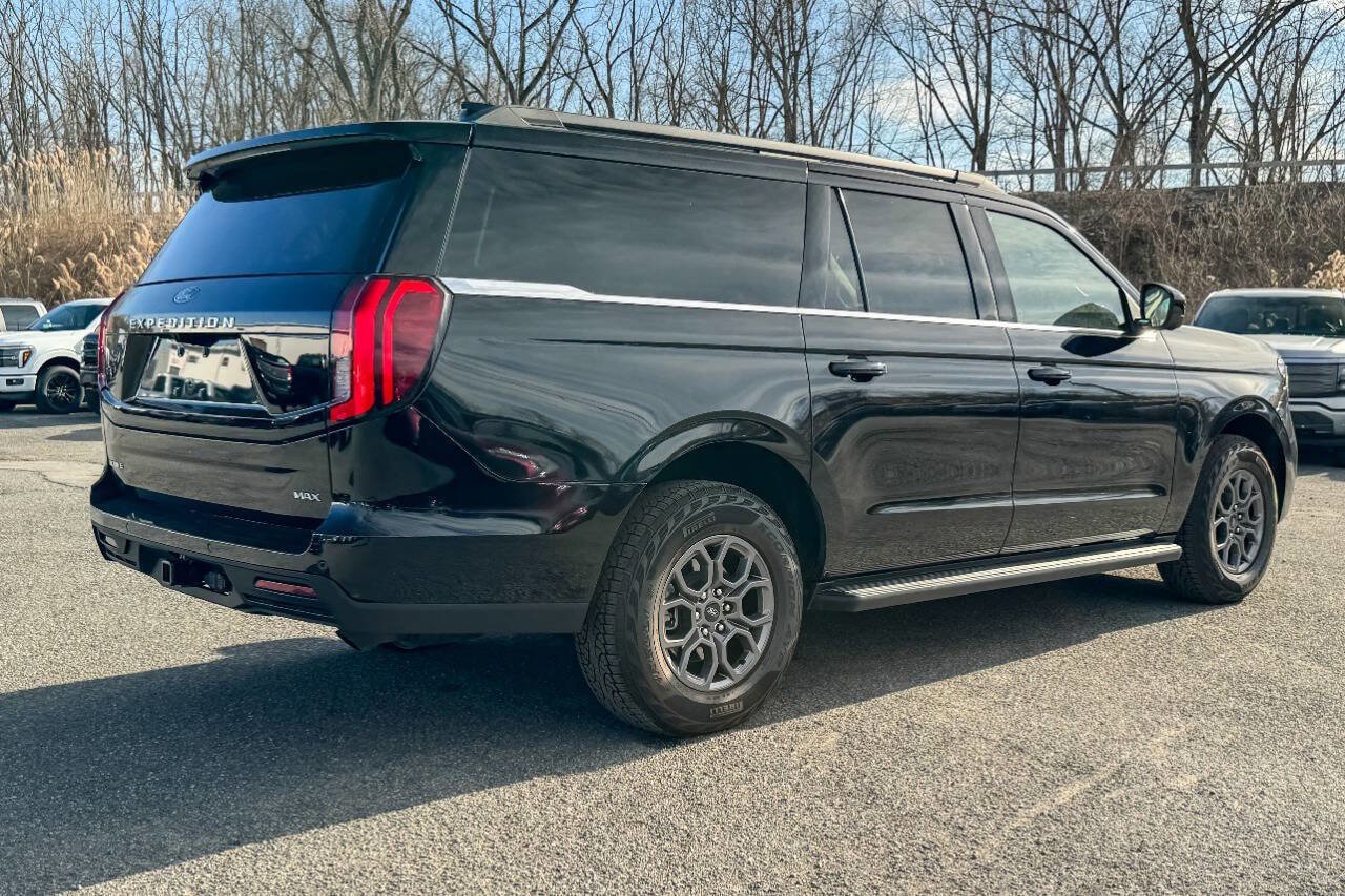 Used 2025 Ford Expedition Max Active AWD/4WD image 3