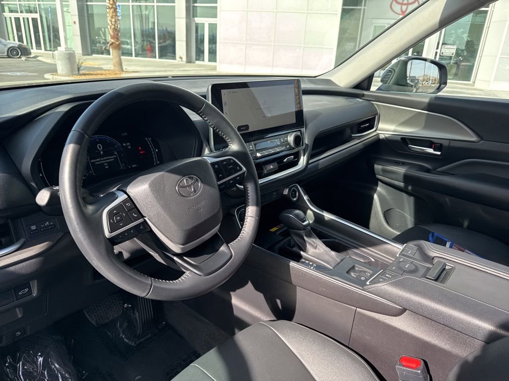 Certified 2025 Toyota Grand Highlander FWD image 13