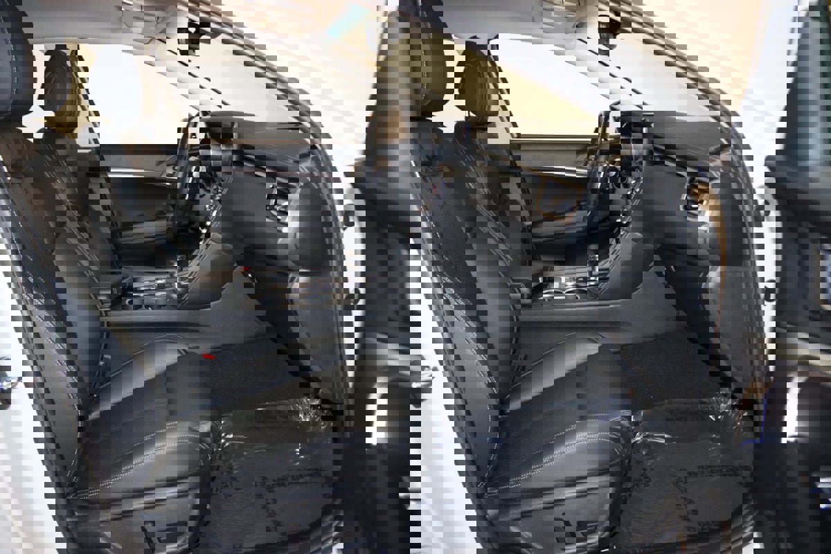 Used 2025 Genesis G70 2.5T image 51