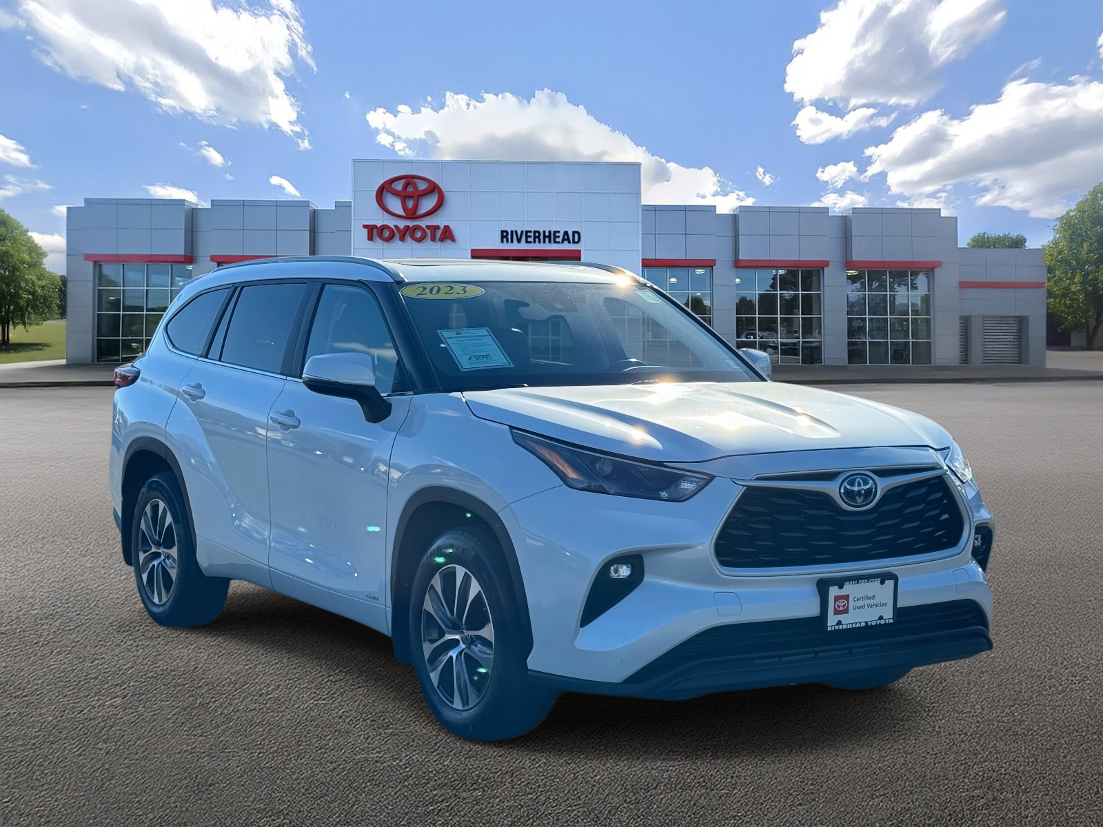 Used 2023 Toyota Highlander XLE image 2