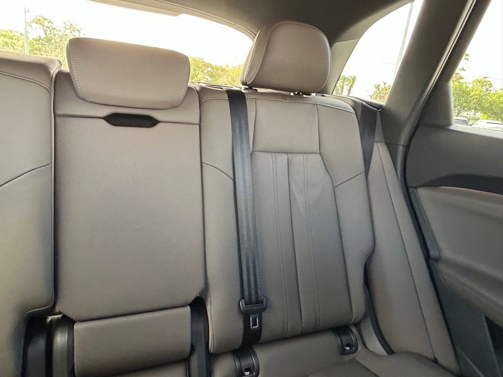 Used 2025 Audi Q5 Premium w/ Convenience Package image 13