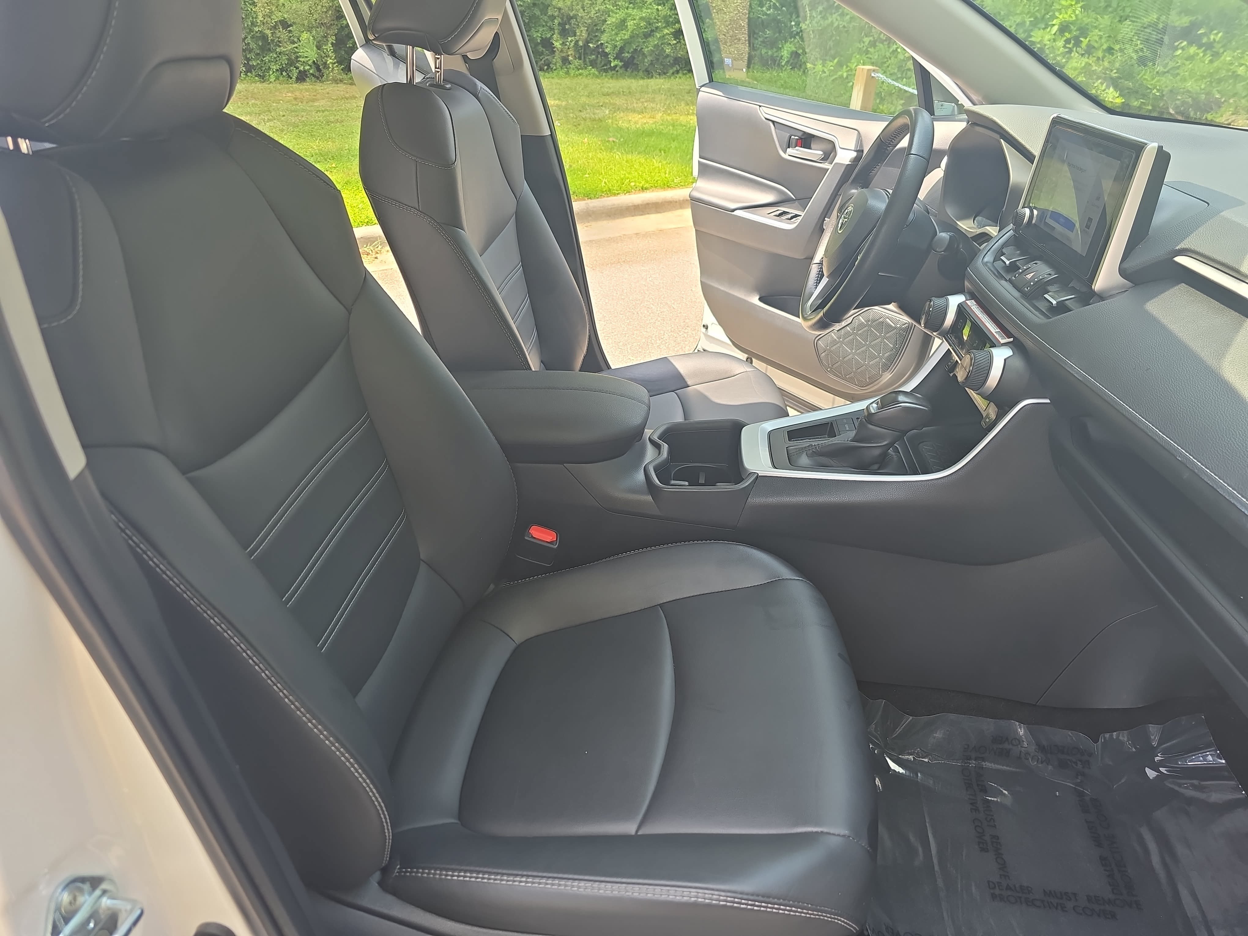 Used 2025 Toyota RAV4 XLE Premium FWD image 10
