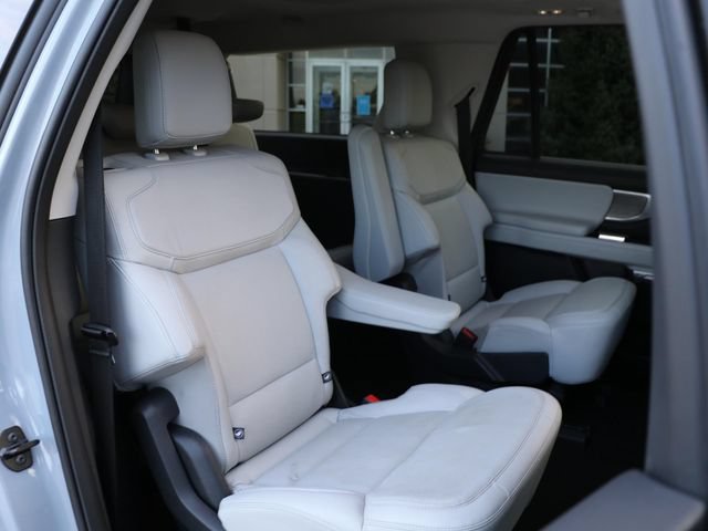 Used 2025 Ford Expedition Max Platinum w/ Driver's Package AWD/4WD image 14