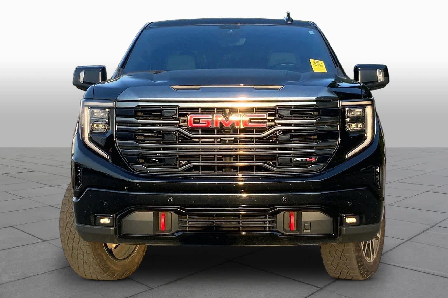 Used 2023 GMC Sierra 1500 AT4 w/ AT4 Premium Package AWD/4WD image 4