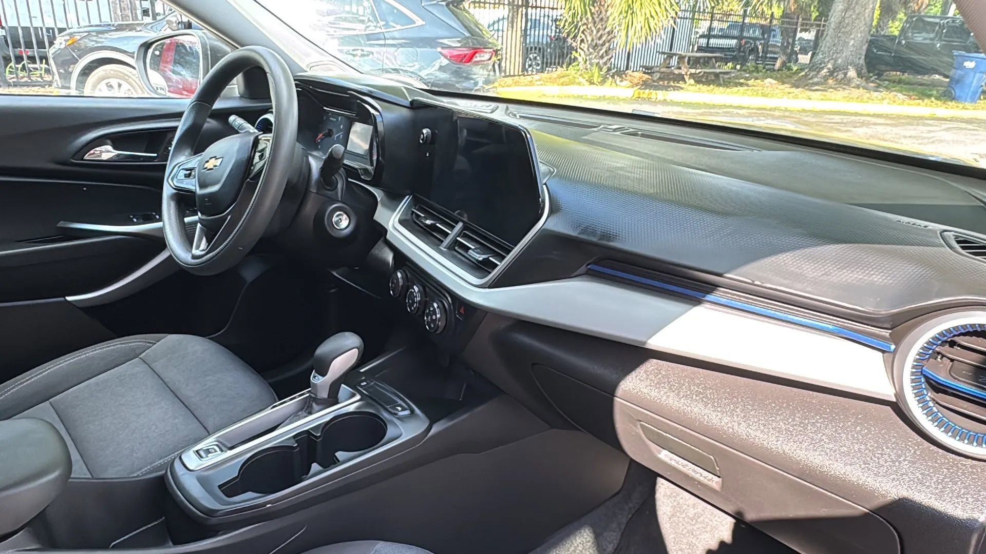 Used 2025 Chevrolet Trax LS w/ Driver Confidence Package FWD image 9