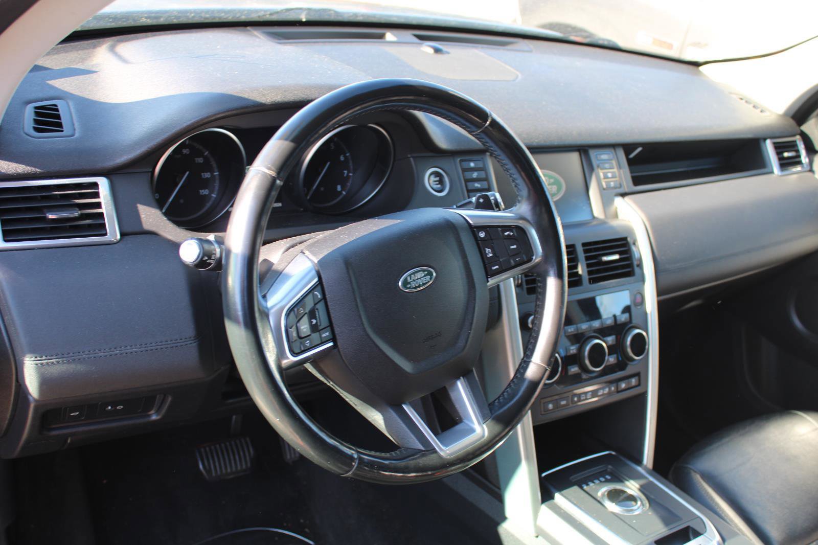 Used 2019 Land Rover Discovery Sport SE image 8