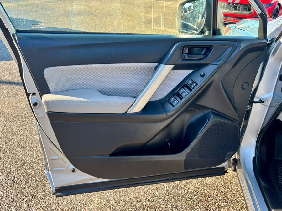 Used 2017 Subaru Forester 2.5i w/ Alloy Wheel Package image 9