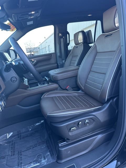 Used 2025 GMC Yukon Denali Ultimate w/ LPO, Floor Liner Package image 39