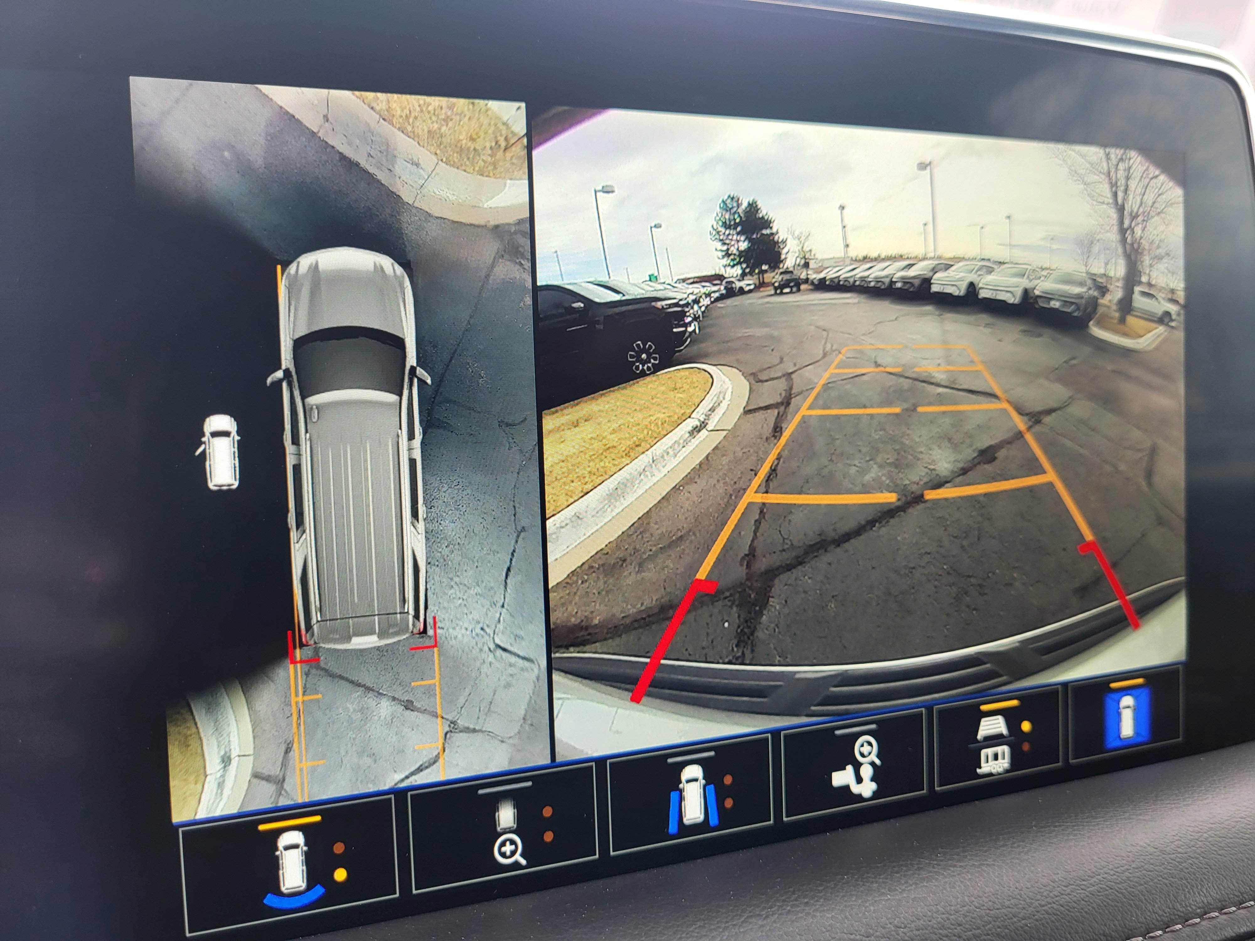 Used 2024 Chevrolet Tahoe Z71 w/ Luxury Package image 27