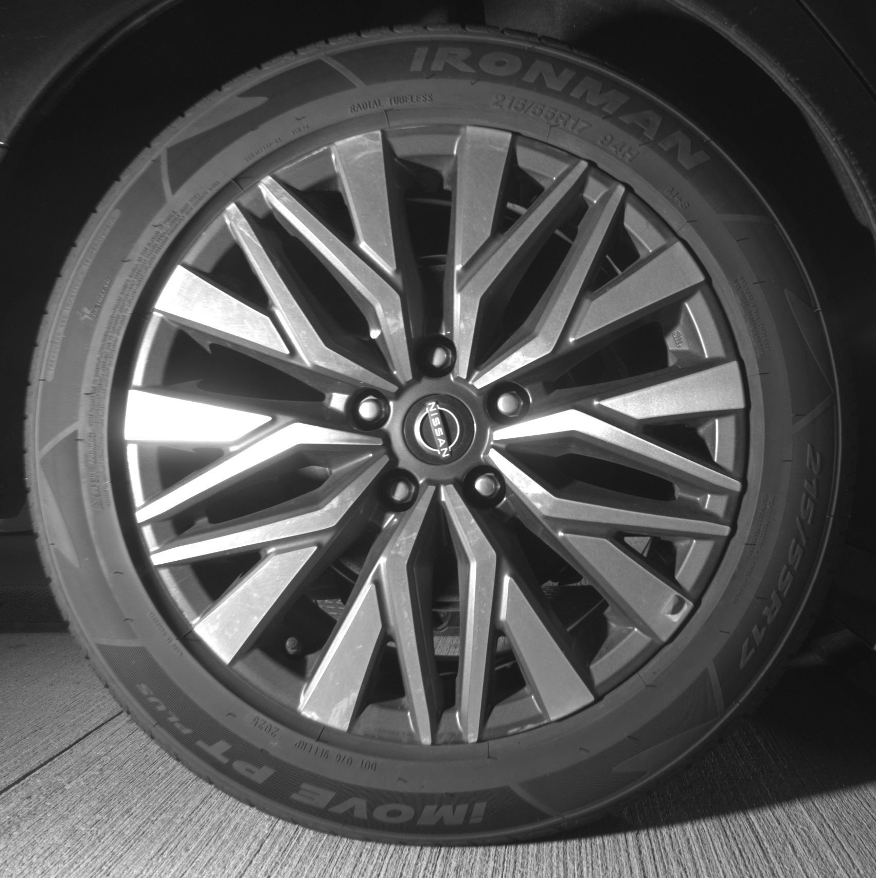 Used 2025 Nissan Altima 2.5 SV FWD image 15