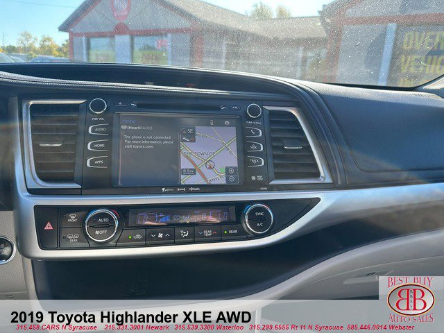Used 2019 Toyota Highlander XLE image 18