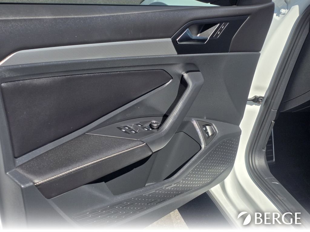 Used 2024 Volkswagen Jetta Sport image 12