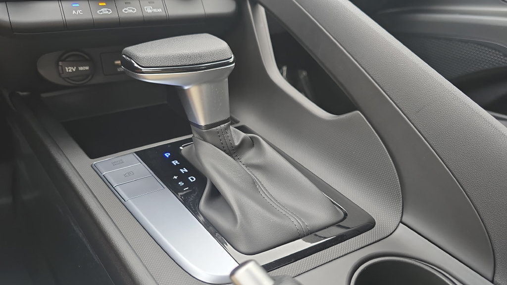 New 2026 Hyundai Elantra SE FWD image 22