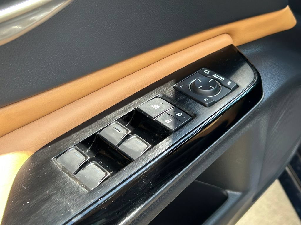 Used 2022 Lexus ES 300h w/ Luxury Package FWD image 24