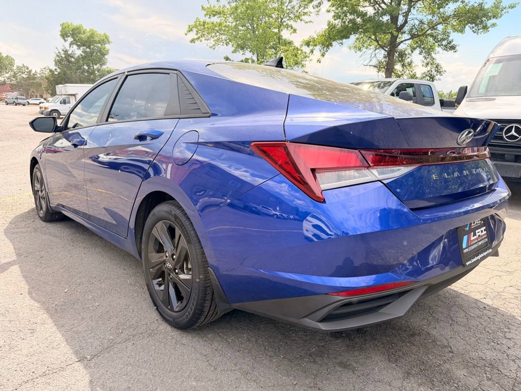Used 2022 Hyundai Elantra SEL w/ Convenience Package FWD image 3