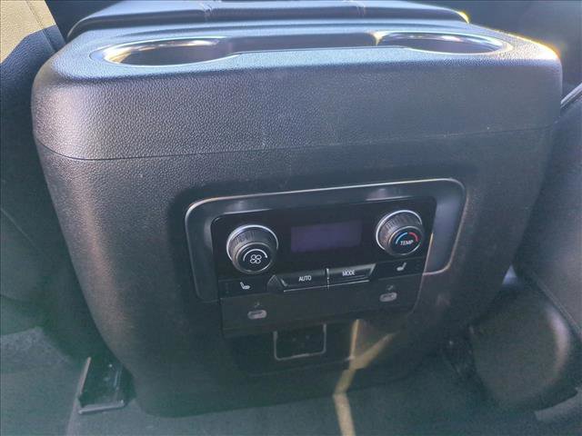 Used 2023 Chevrolet Suburban Premier image 17