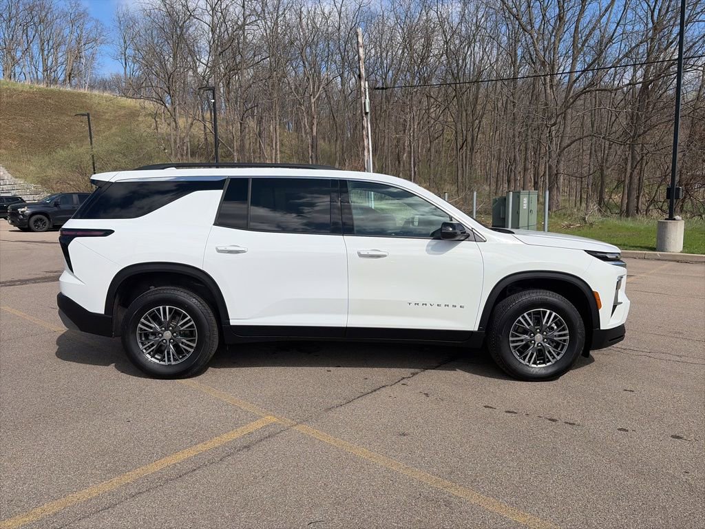 Used 2026 Chevrolet Traverse LT image 4