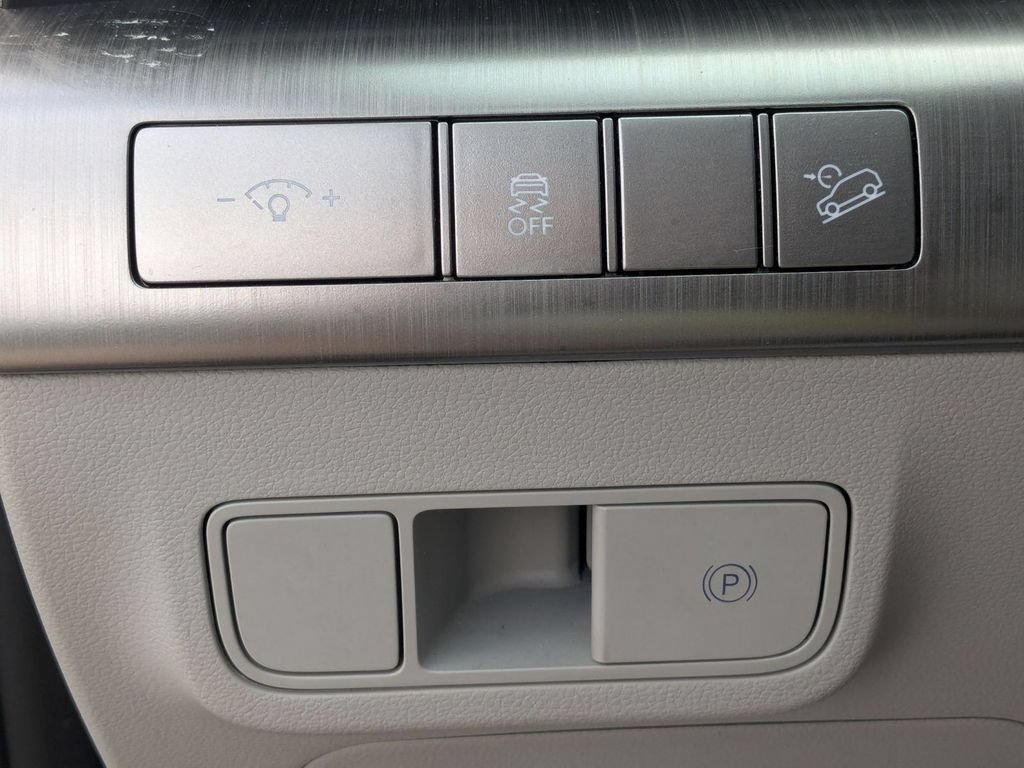 Used 2024 Hyundai Kona SEL AWD/4WD image 16