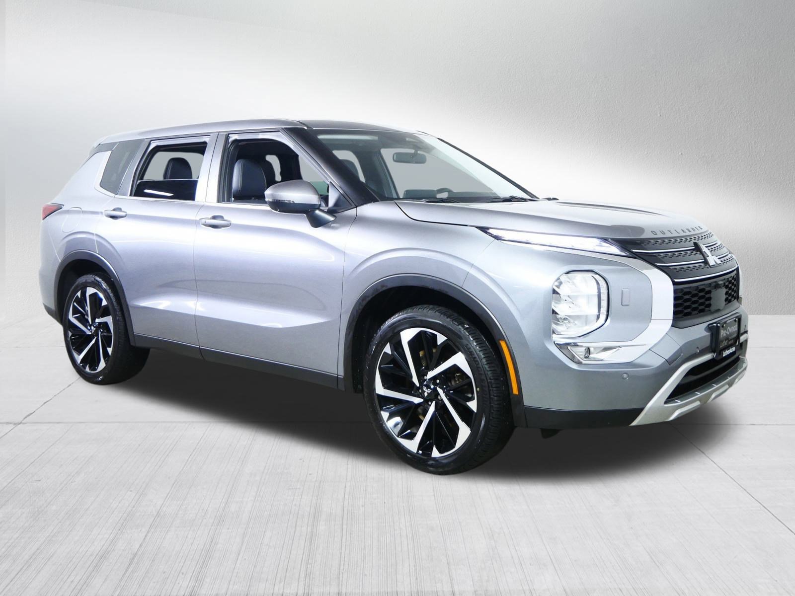 Used 2022 Mitsubishi Outlander SE image 1