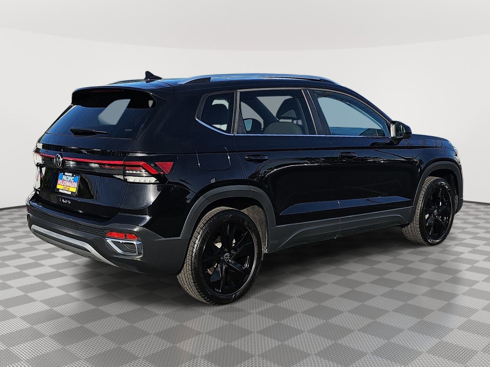 Used 2025 Volkswagen Taos SE FWD image 5