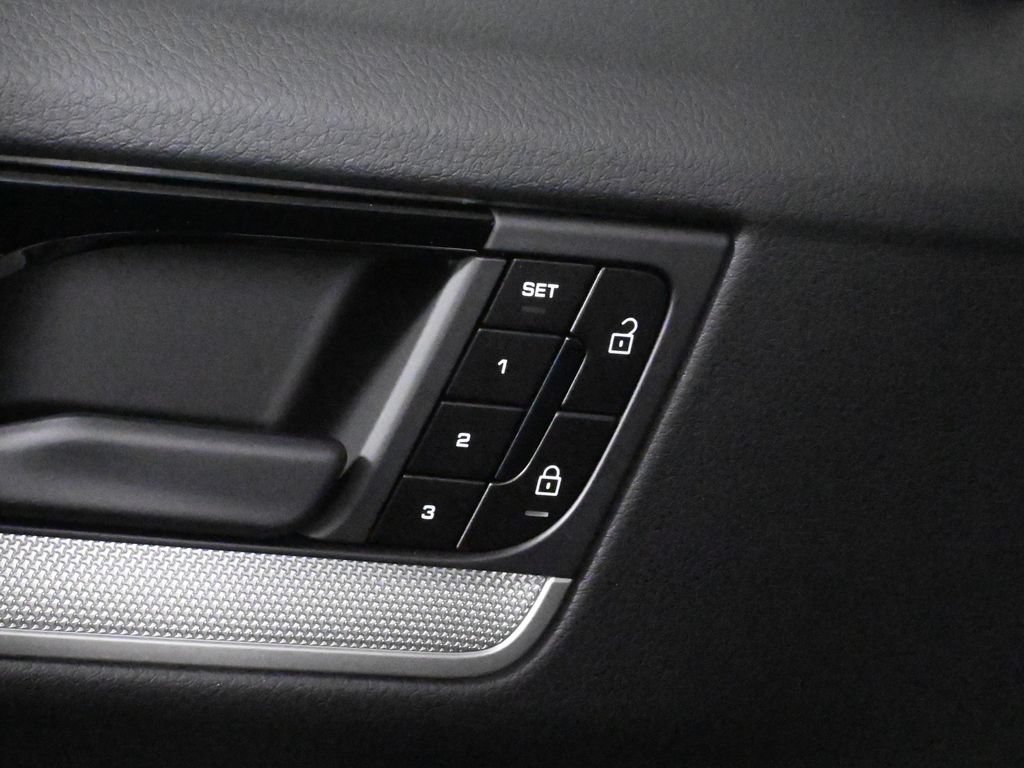 Used 2026 Porsche Cayenne Coupe AWD/4WD image 32