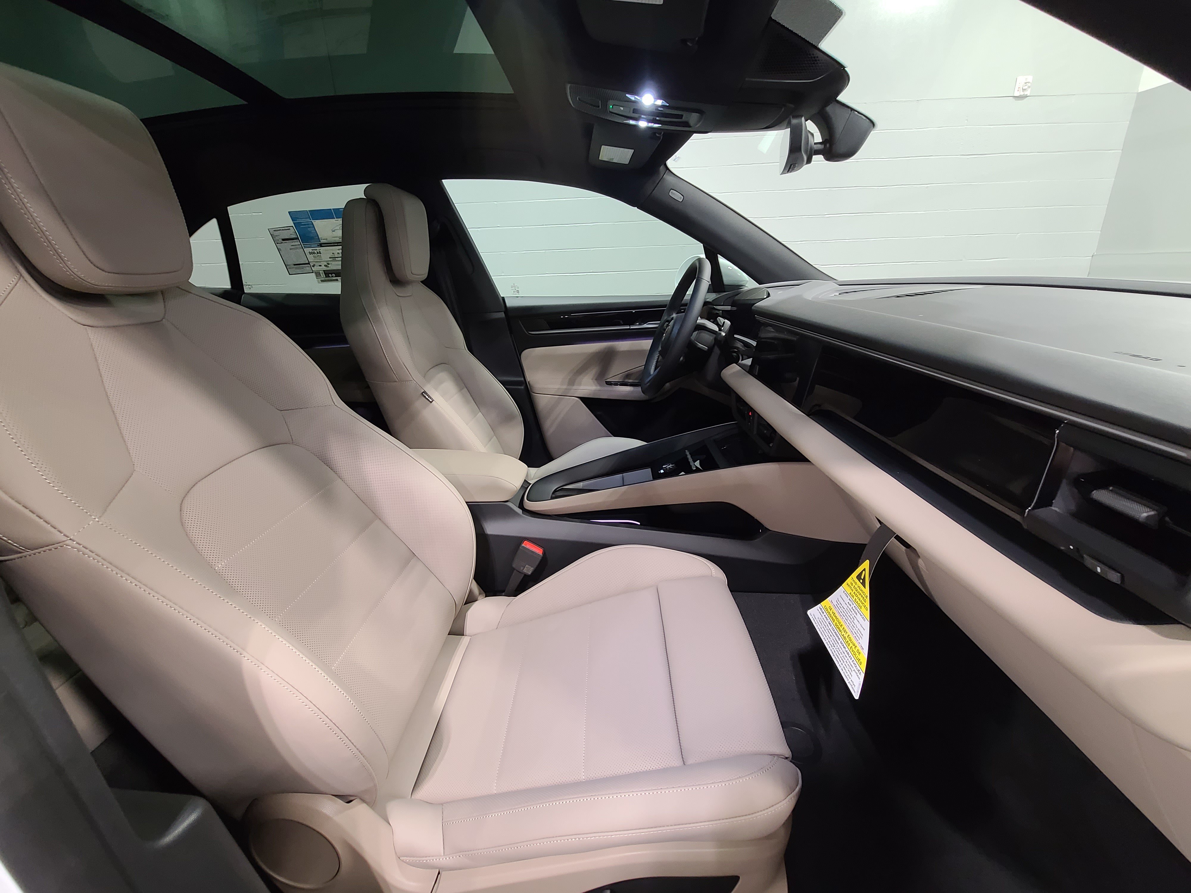 New 2026 Porsche Macan Electric RWD image 29