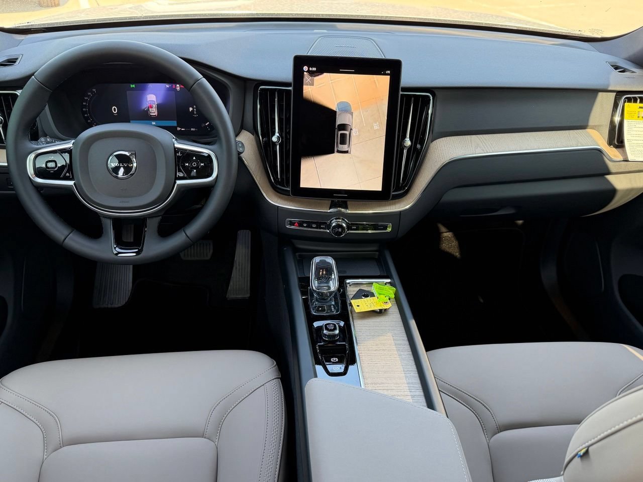New 2027 Volvo XC60 B5 Plus AWD/4WD image 8