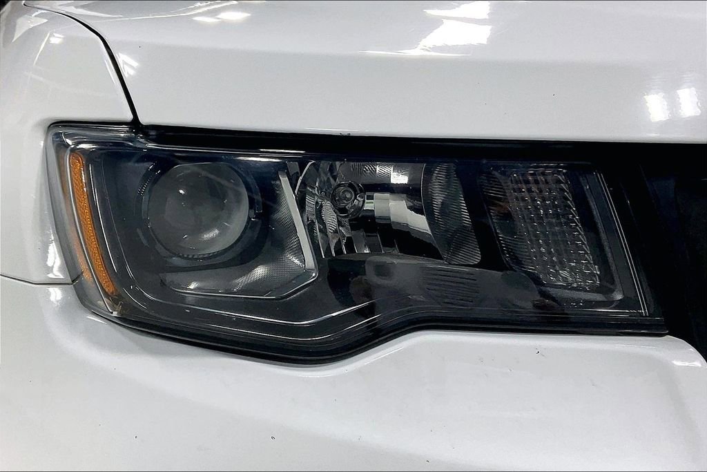 Used 2019 Jeep Grand Cherokee Altitude image 39