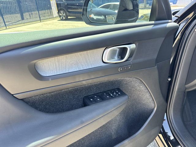 New 2025 Volvo XC40 B5 Core w/ Protection Package Premier image 14