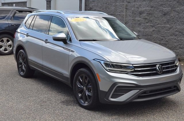 Used 2024 Volkswagen Tiguan SE AWD/4WD image 2