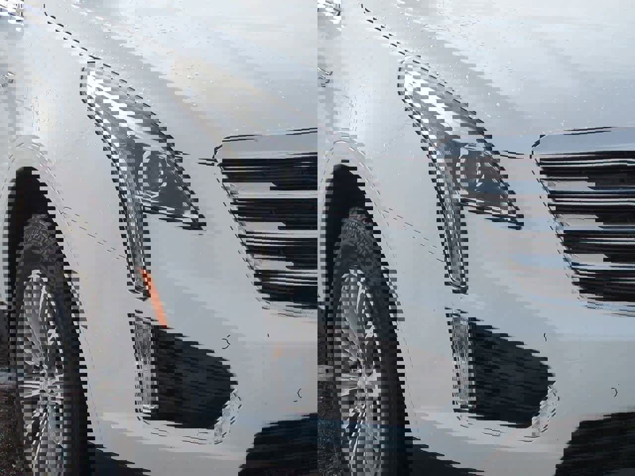 Used 2018 Cadillac XT5 Luxury w/ Driver Awareness Package image 10