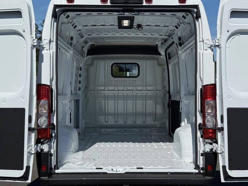 New 2025 RAM ProMaster 1500 w/ Quick Order Package 22G SLT image 13