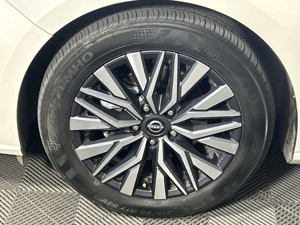 Used 2025 Nissan Altima 2.5 SV image 9