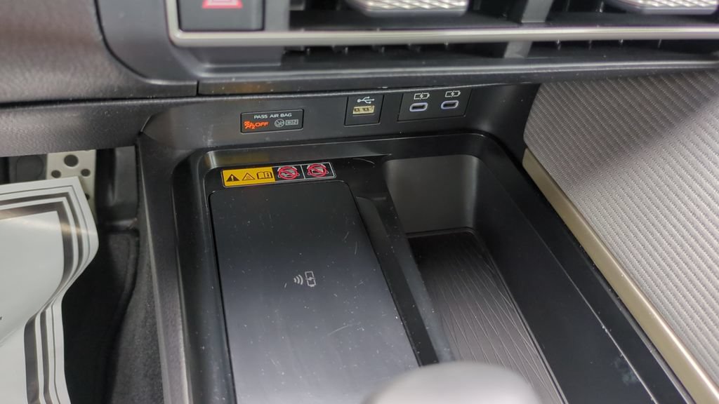 Used 2025 Toyota Camry SE w/ Convenience Package FWD image 19