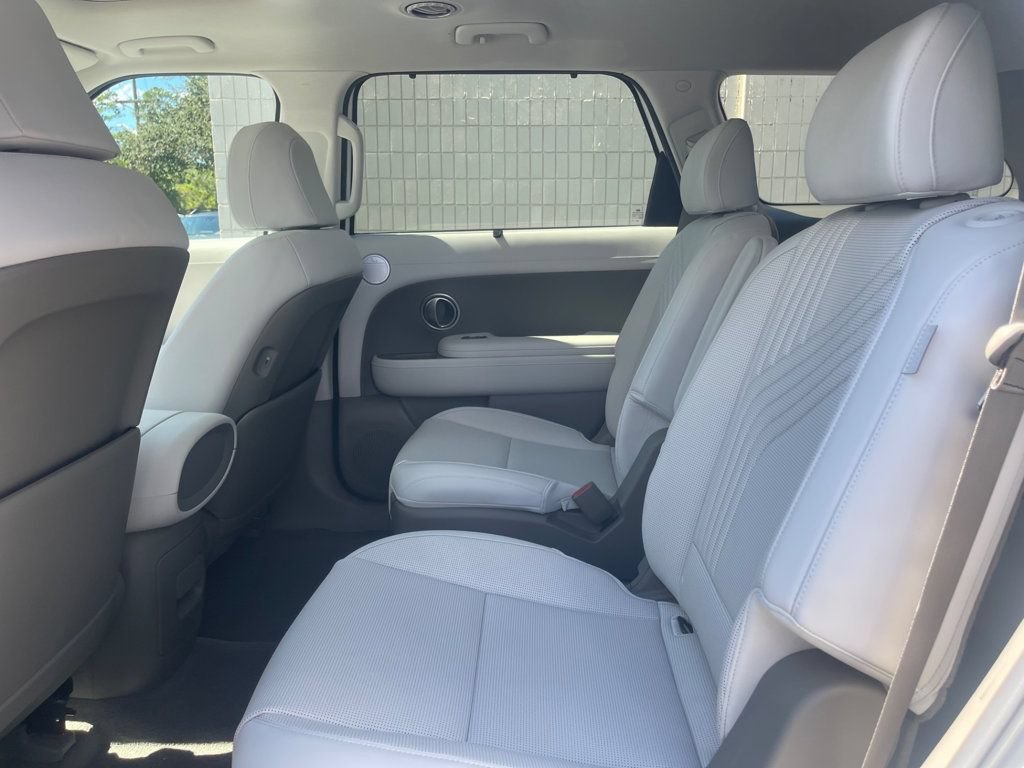 Used 2026 Hyundai Palisade SEL FWD image 13