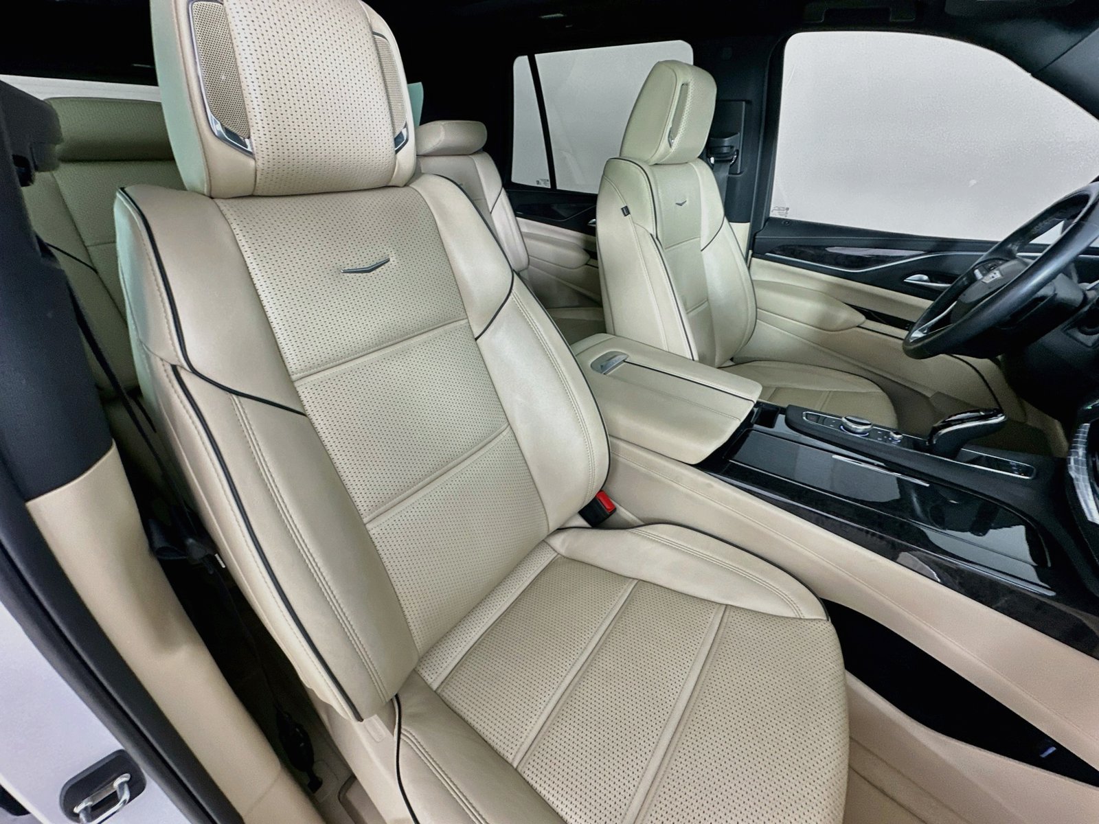 Used 2023 Cadillac Escalade Premium Luxury RWD image 45