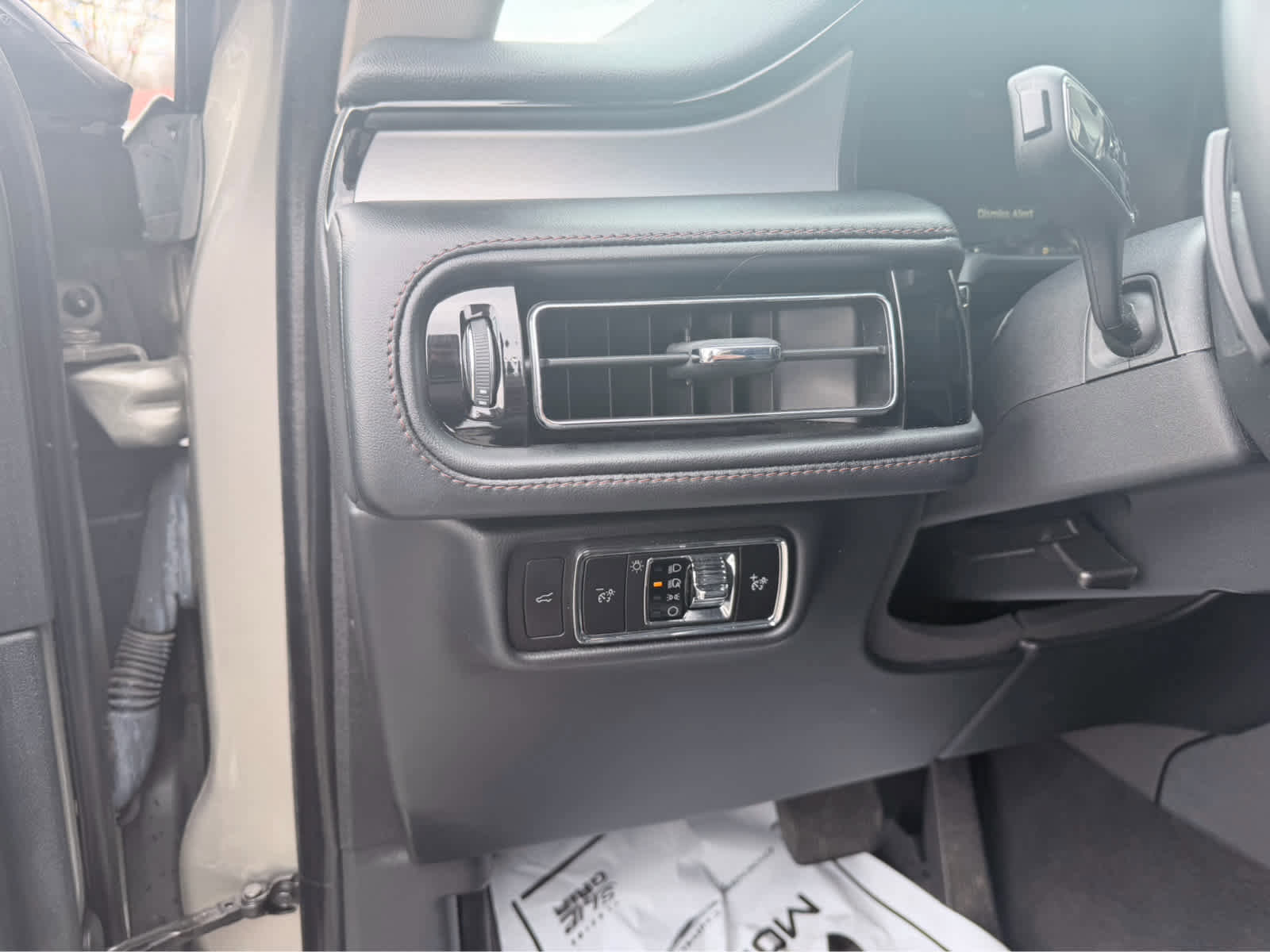 Used 2023 Lincoln Aviator AWD image 19