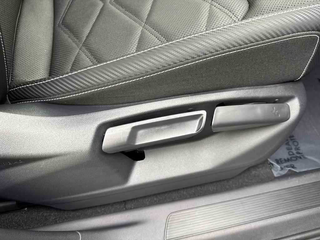 Used 2025 Volkswagen Atlas Cross Sport SE image 47