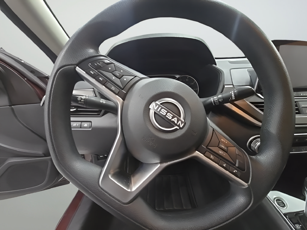 Used 2024 Nissan Altima 2.5 SV FWD image 31